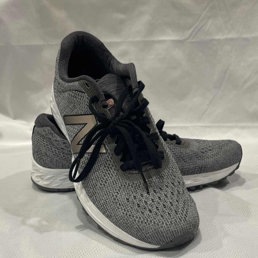 New Balance Women’s Black and Gray Sneakers Size 9US